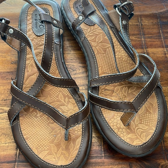 B.O.C. Born Strappy brown flat sandals size 10 huaraches thongs - Picture 1 of 13